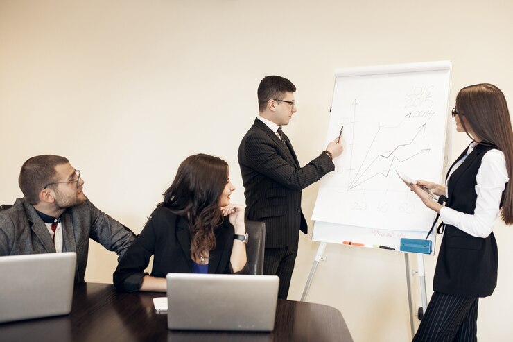 bureau-affaires-bureau-affaires-discussion-jeune_1303-921